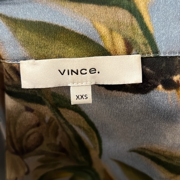 Vince button up - Picture 2 of 4